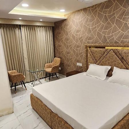 Ovel Hotel Ludhiana Esterno foto