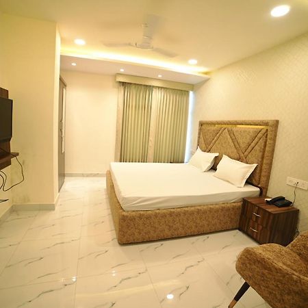 Ovel Hotel Ludhiana Esterno foto