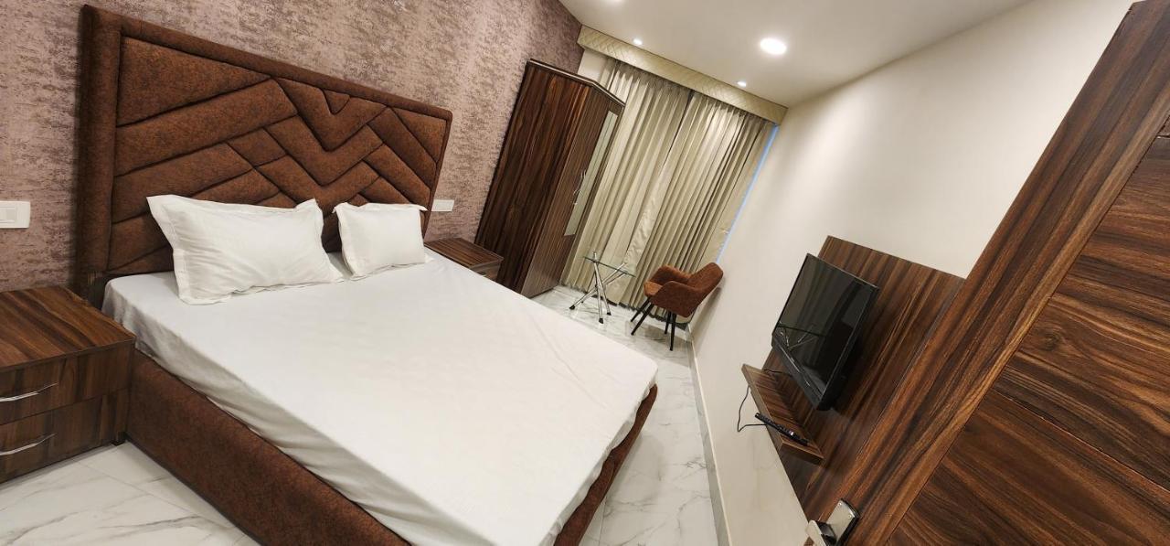 Ovel Hotel Ludhiana Esterno foto