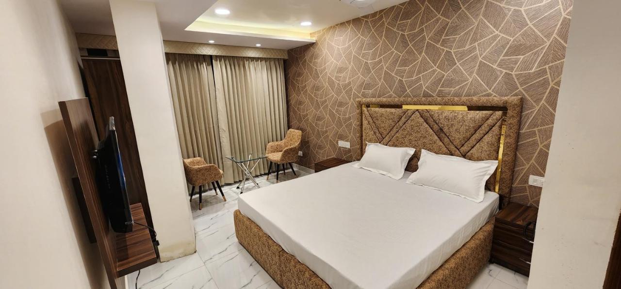 Ovel Hotel Ludhiana Esterno foto