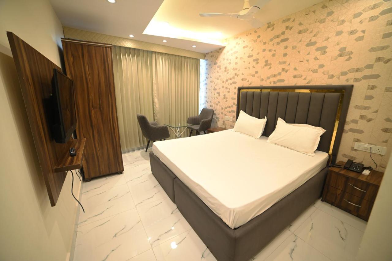Ovel Hotel Ludhiana Esterno foto