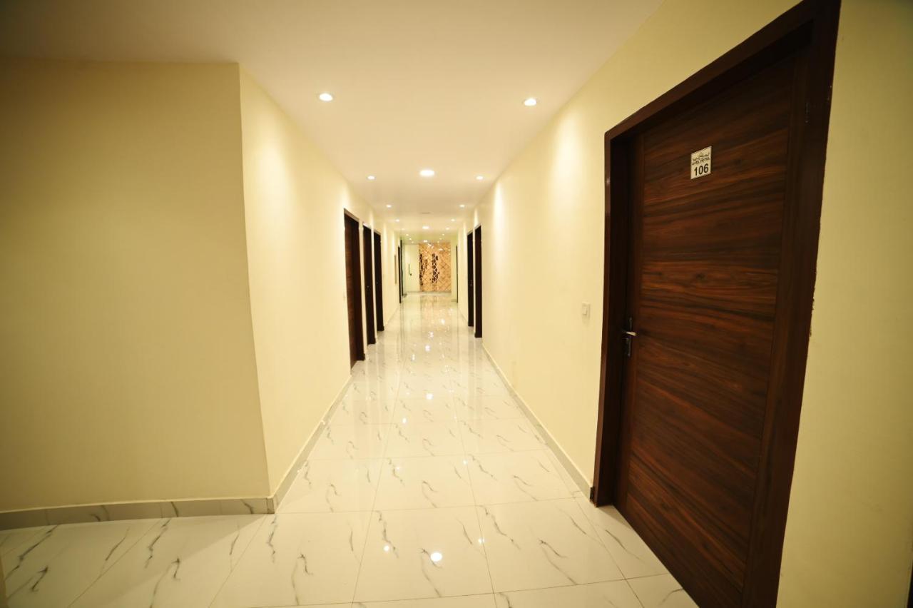 Ovel Hotel Ludhiana Esterno foto