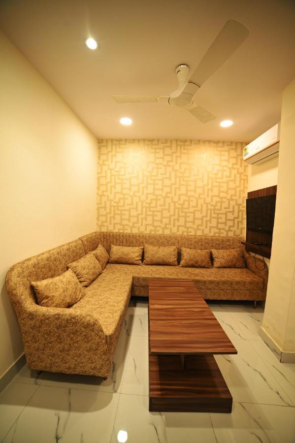 Ovel Hotel Ludhiana Esterno foto